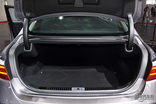 2015款 3.8L 尊貴版