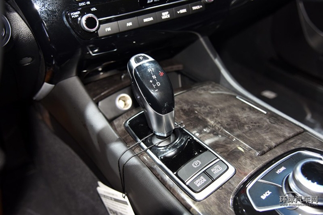 2015款 3.8L 尊貴版