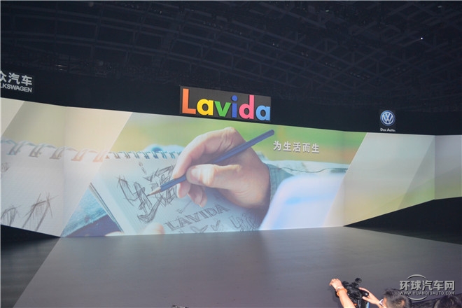 2015款  230TSI 手動(dòng)豪華版