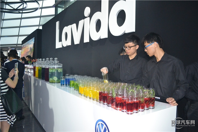 2015款  230TSI 手動(dòng)豪華版