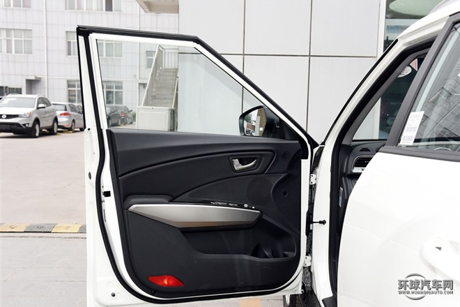 2015款 1.6L 自動(dòng)兩驅(qū)致尚版