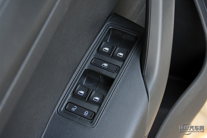 2015款 1.6L 手動(dòng)風(fēng)尚型