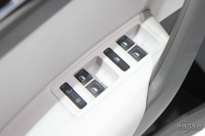 2015款 230TSI DSG舒適型