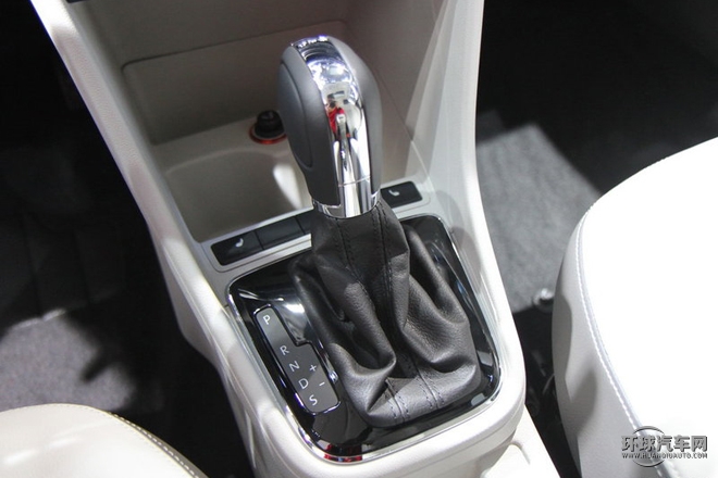 2015款 230TSI DSG舒適型