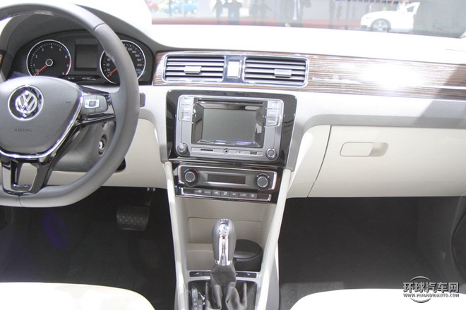 2015款 230TSI DSG舒適型