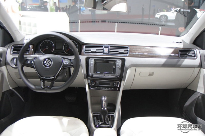 2015款 230TSI DSG舒適型