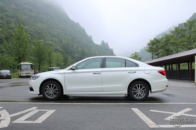 2015款 2.4L 自動(dòng)旗艦型