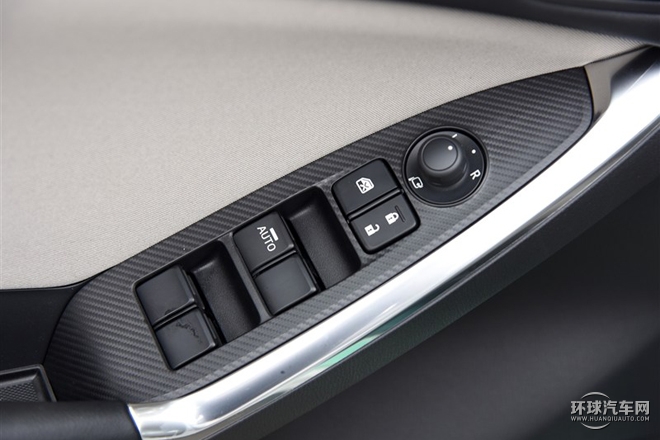 2015款 2.0L 手動兩驅(qū)舒適型