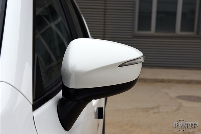 2015款 2.0L 手動兩驅舒適型