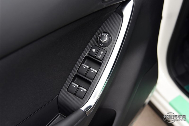 2015款 2.0L 自動(dòng)兩驅(qū)都市型