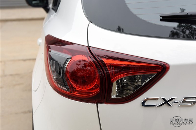 2015款 2.0L 自動兩驅舒適型