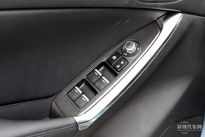 2015款 2.5L 自動四驅尊貴型