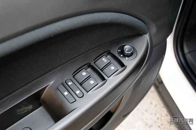 2015款 1.5L 手動標準型