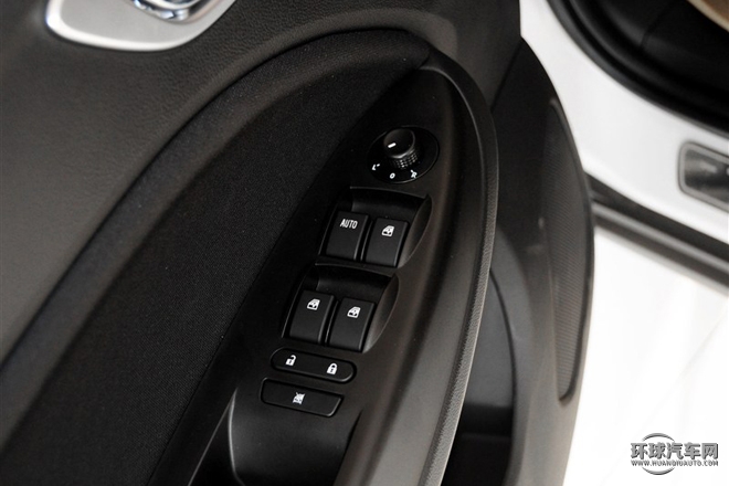 2015款 1.5L 手動豪華導航型