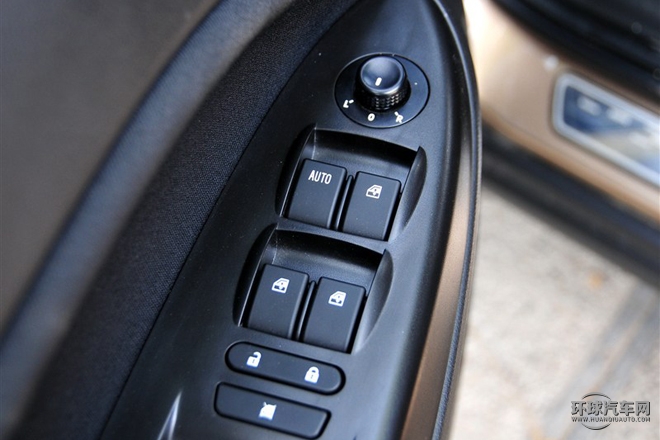 2015款 1.5L 手動舒適型