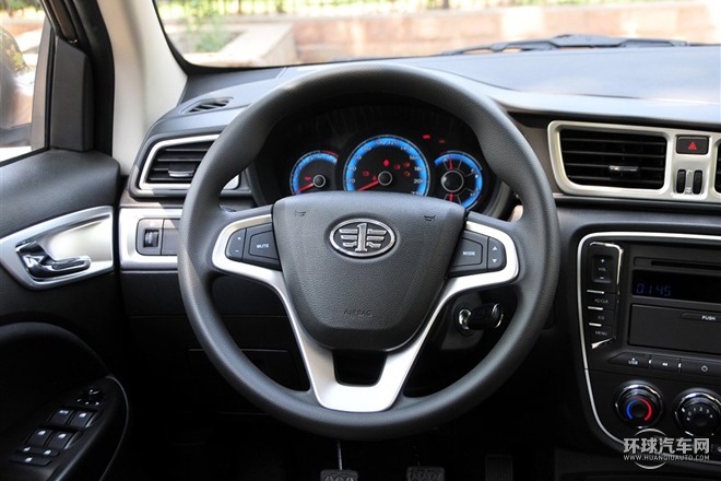 2015款 1.5L 手動舒適型