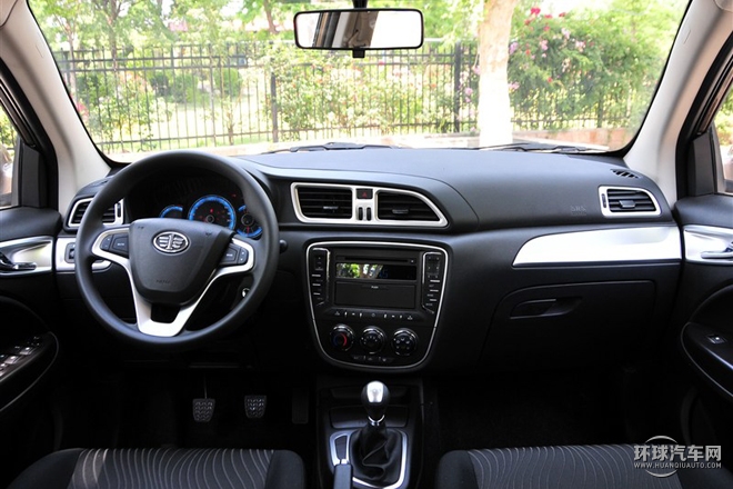 2015款 1.5L 手動舒適型