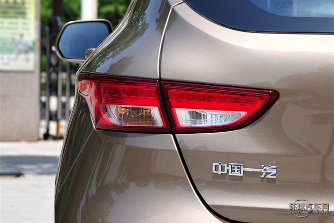 2015款 1.5L 手動舒適型