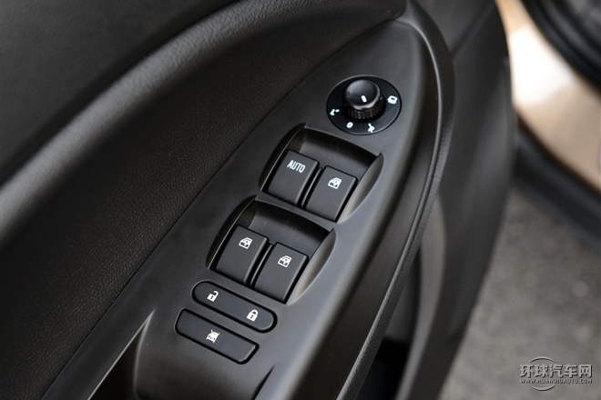 2015款 1.8L 自動豪華型