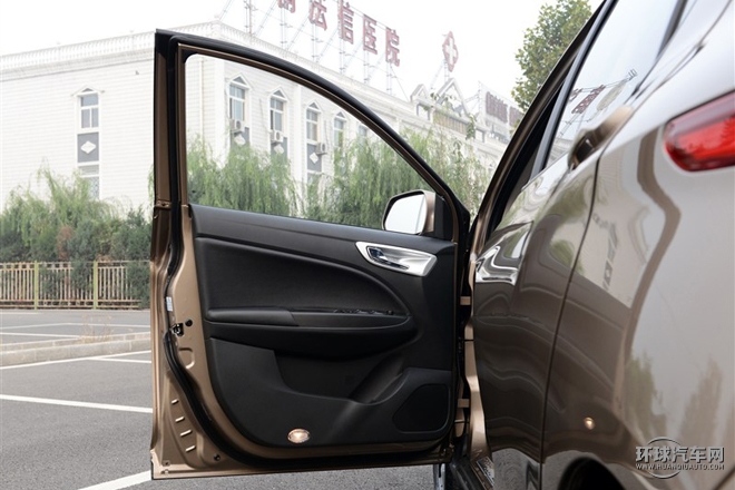 2015款 1.8L 自動尊貴型