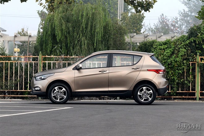 2015款 1.8L 自動尊貴型