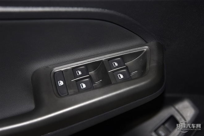 2015款  1.6L 自動舒適型