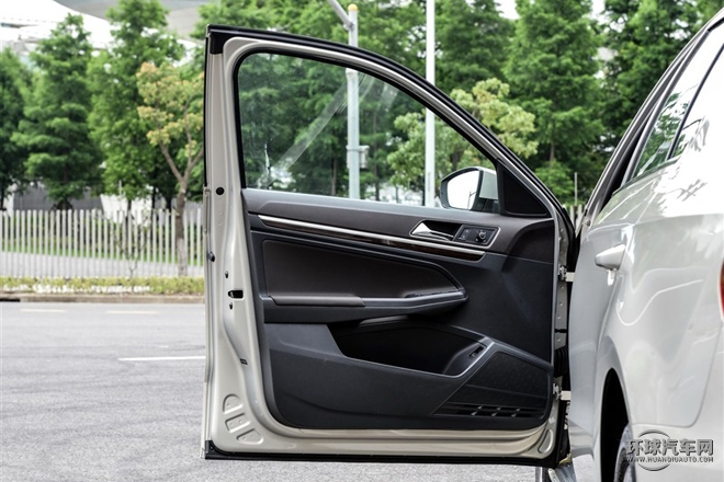 2015款 230TSI DSG 舒適版