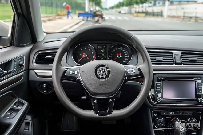 2015款 230TSI DSG 舒適版