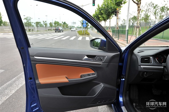 2015款 230TSI DSG豪華版