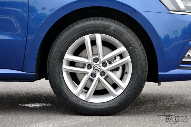 2015款 230TSI DSG舒適版