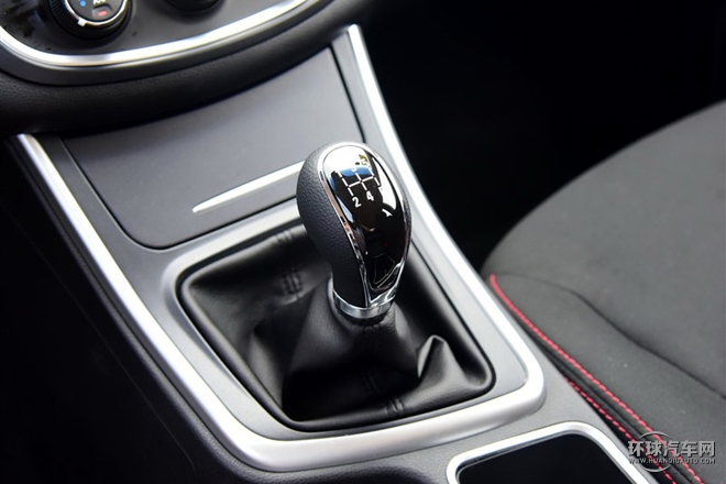 2015款 1.8L 手動舒適型