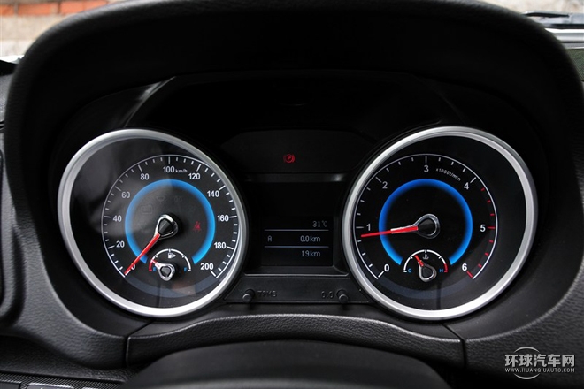 2015款 2.8T兩驅舒適版標準軸距JE493ZLQ4E