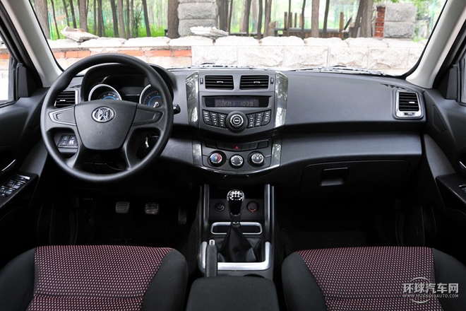 2015款 2.8T兩驅(qū)舒適版標準軸距JE493ZLQ4E