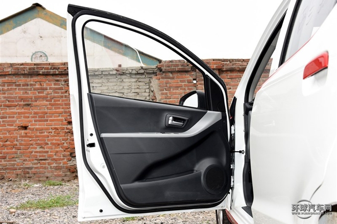 2015款 1.0L 手動(dòng)限定型