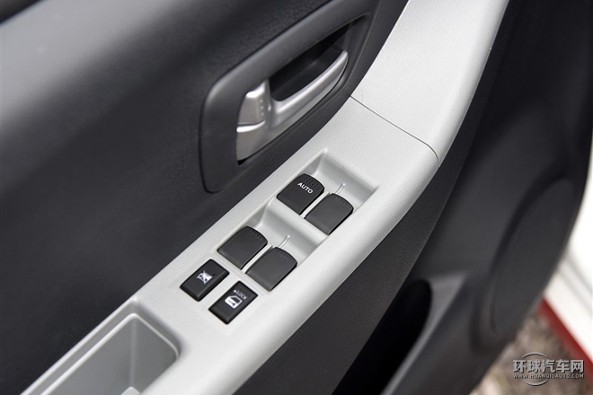 2015款 1.0L 自動限定型