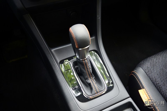 2015款 2.0L 特裝運動版