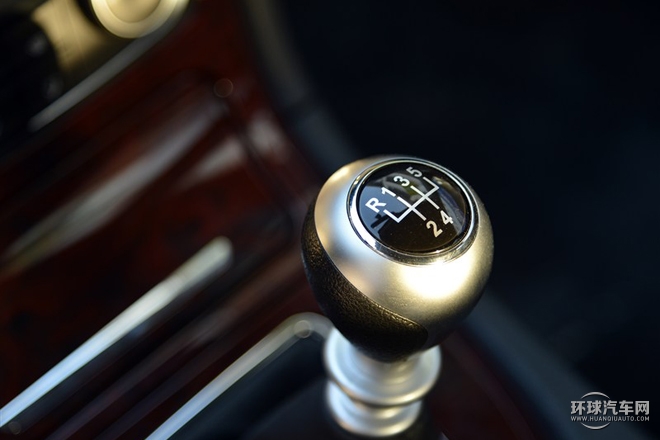 2015款 2.0T 手動尊貴型