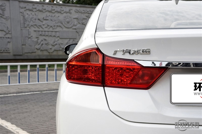 2015款 1.5L CVT豪華版