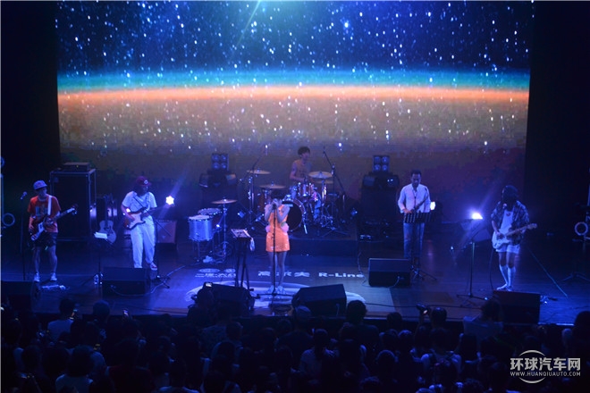 “橙就鋒尚”高爾夫R-Line與后海大鯊魚激情演繹時尚動感魅力