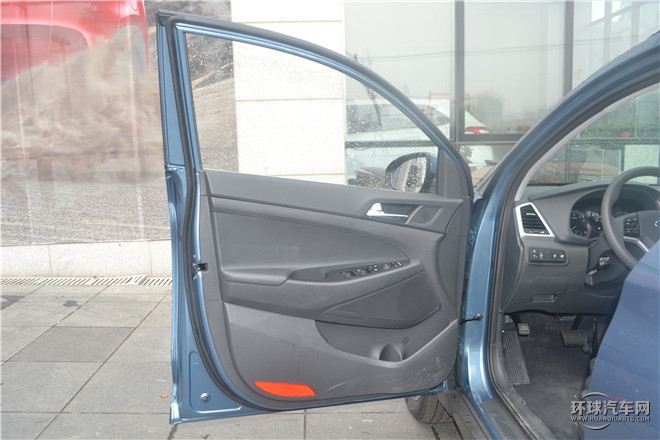 2015款 2.0L 手動兩驅舒適型