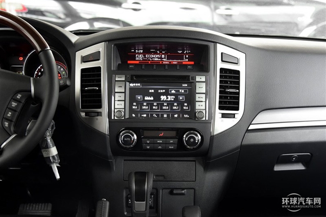 2016款 3.0L 自動(dòng)尊貴版 國(guó)V