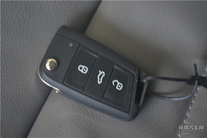 2016款 1.6L 自動(dòng)前行版