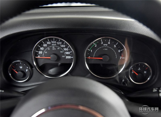 2015款 2.8TD 四門舒享版 Sahara