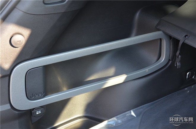 2016款 2.4L 專業版+智能包