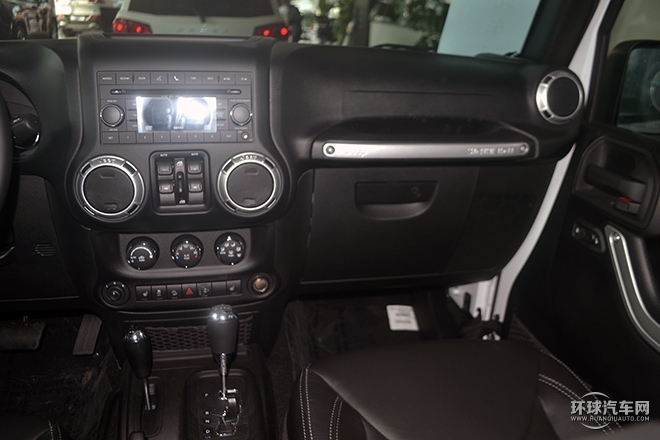 2015款 2.8TD 四門舒享版 Sahara