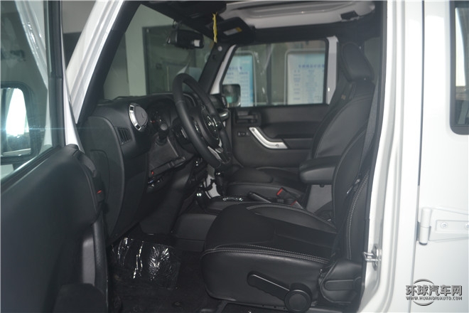 2015款 2.8TD 四門舒享版 Sahara