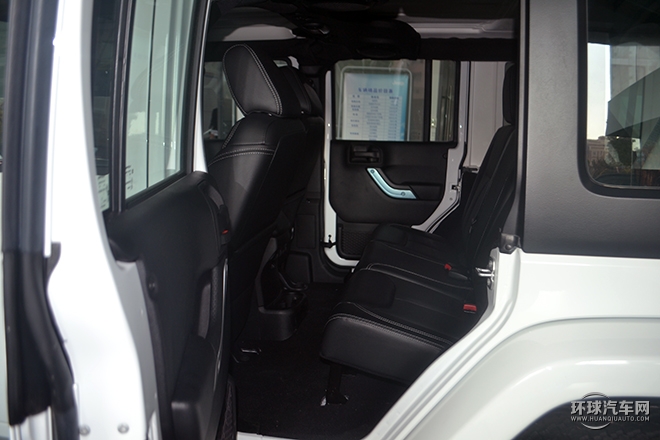 2015款 2.8TD 四門舒享版 Sahara