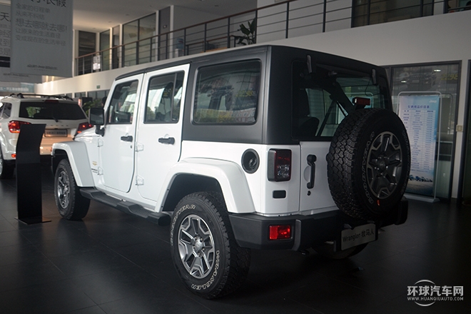 2015款 3.0L 四門舒享版 Sahara