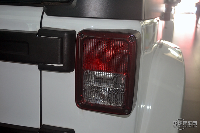 2015款 3.0L 四門舒享版 Sahara