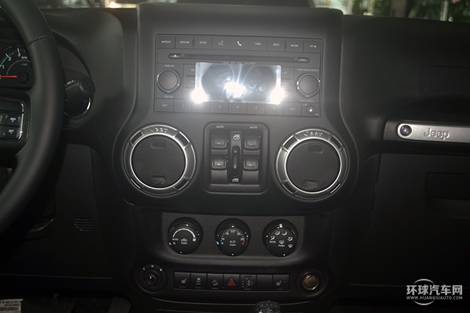 2015款 3.0L 四門舒享版 Sahara